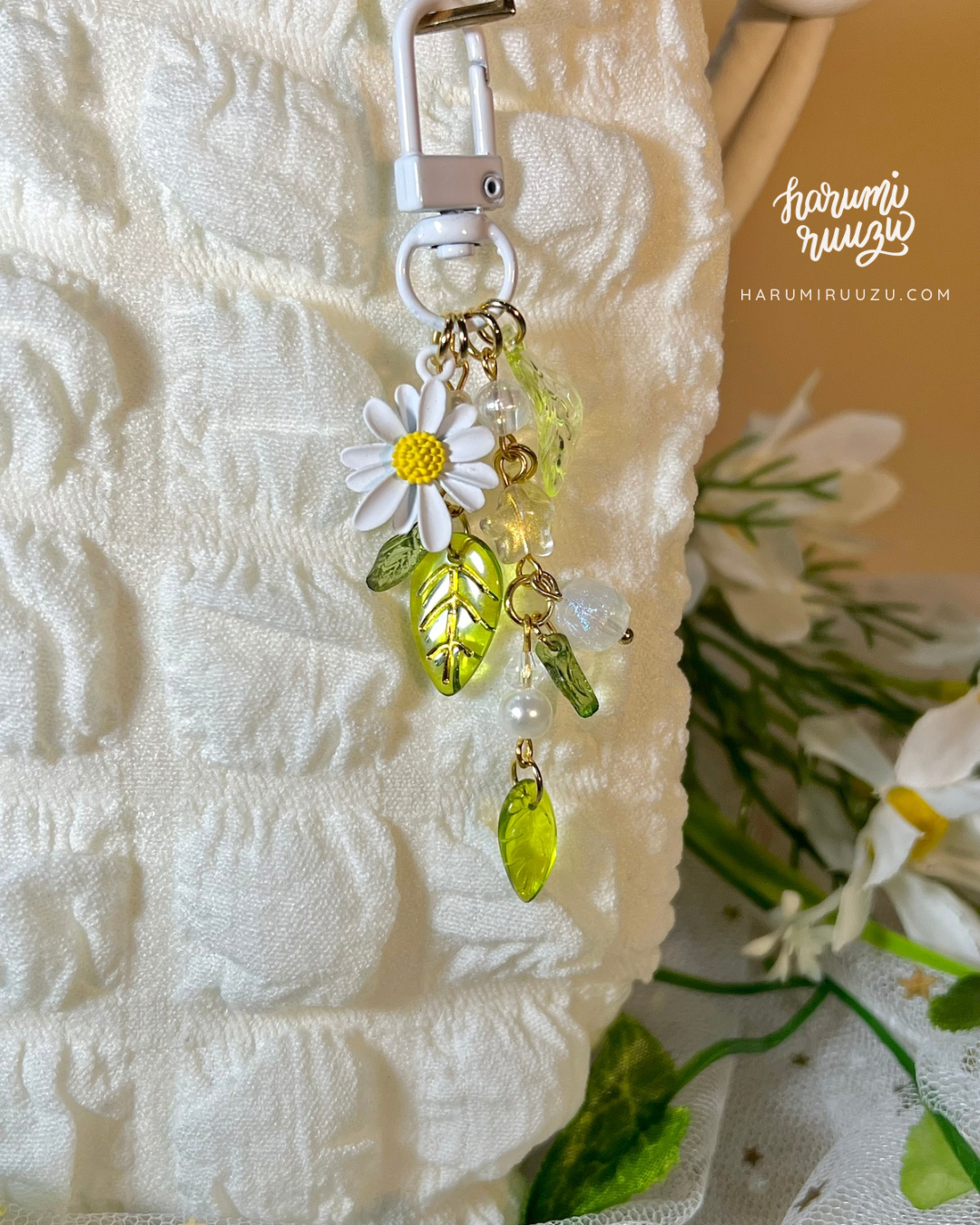 Extra Leafy Daisy Keychain