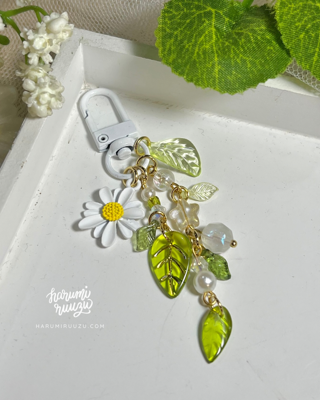 Extra Leafy Daisy Keychain