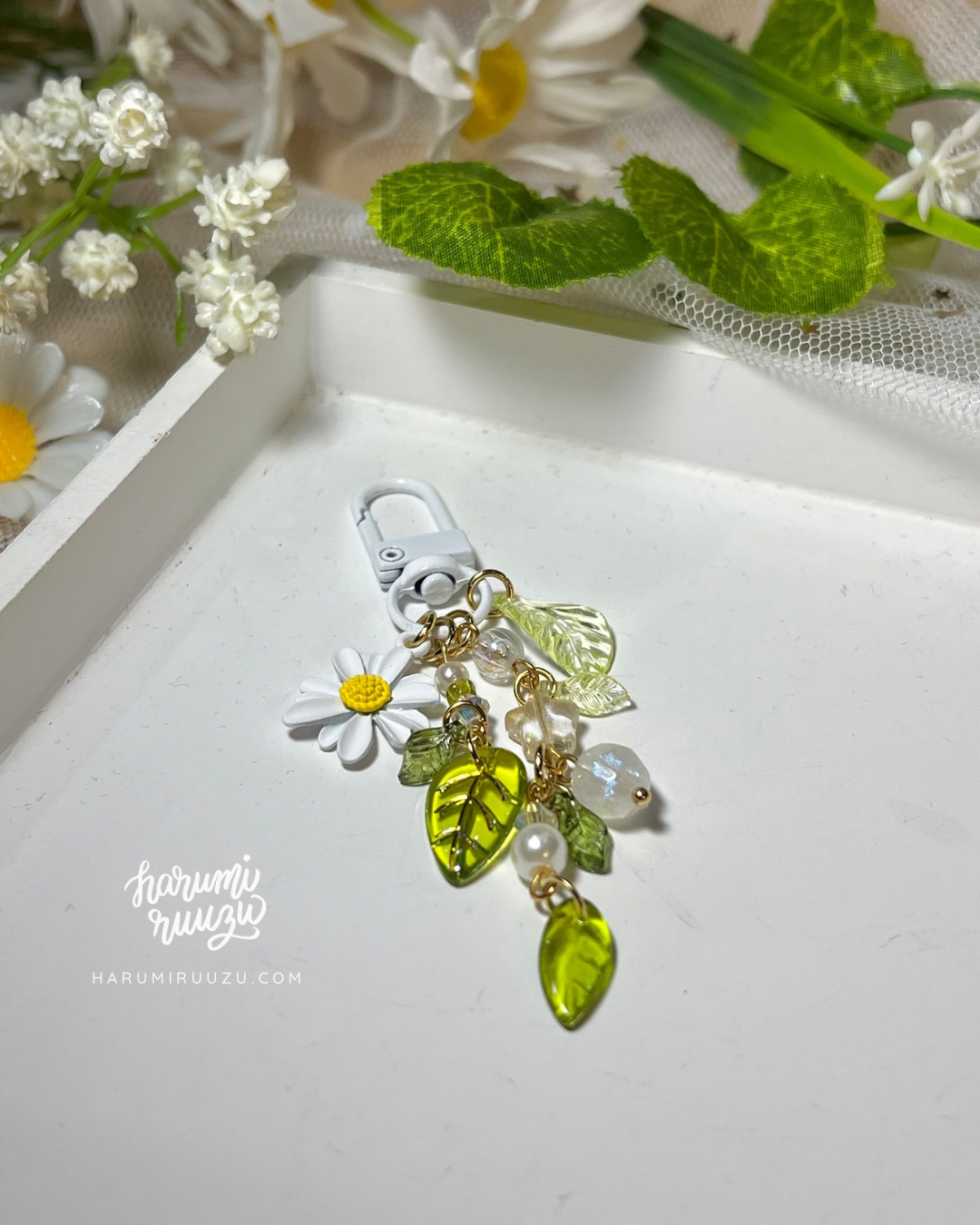 Extra Leafy Daisy Keychain