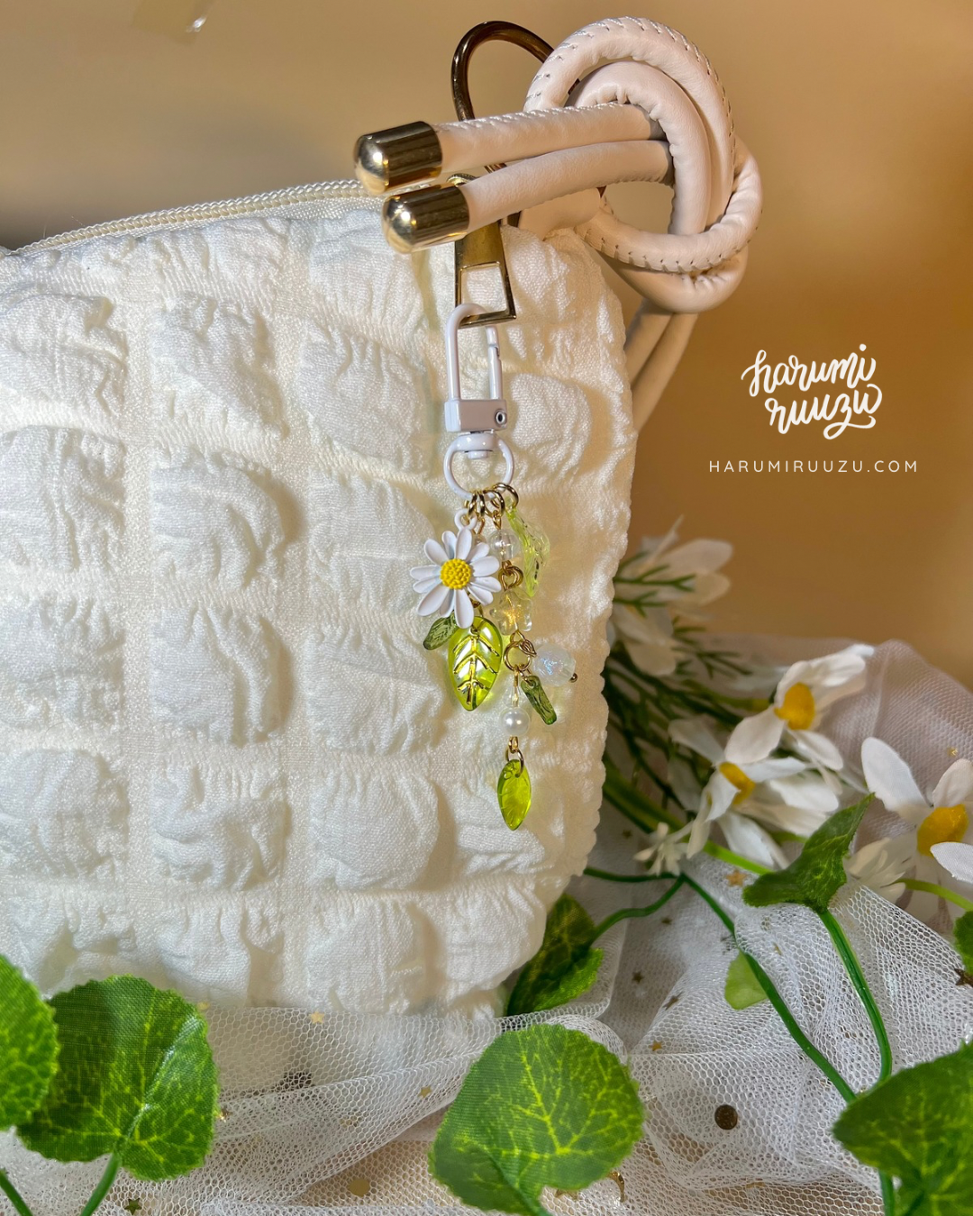 Extra Leafy Daisy Keychain