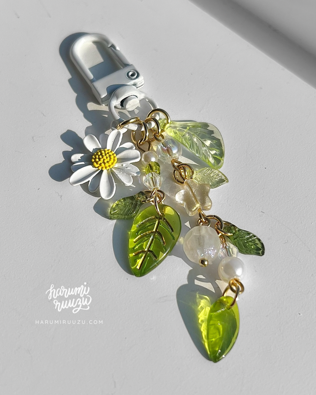 Extra Leafy Daisy Keychain