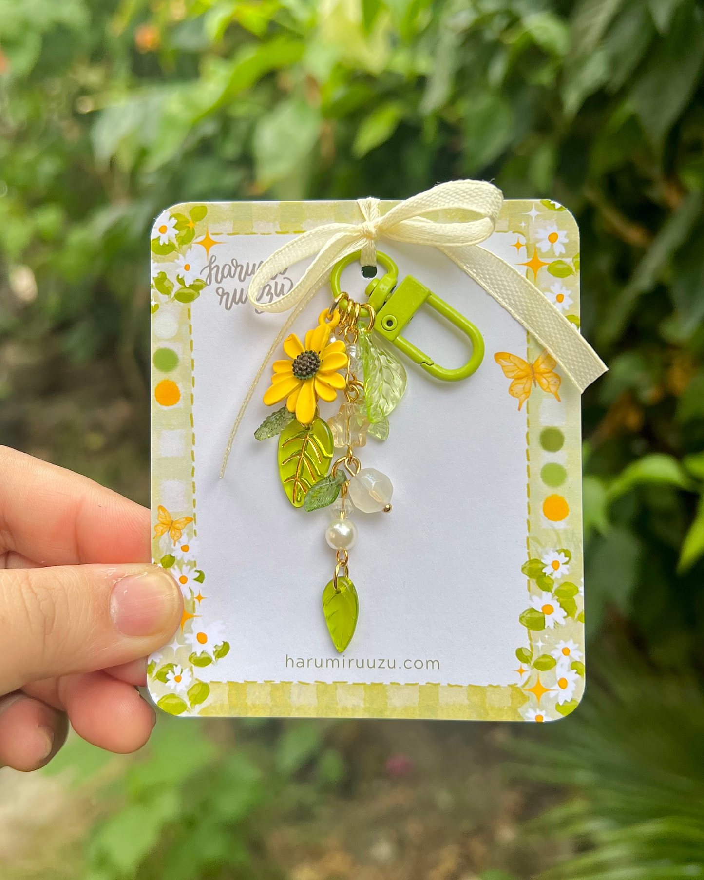 Extra Leafy Daisy Keychain (Yellow)