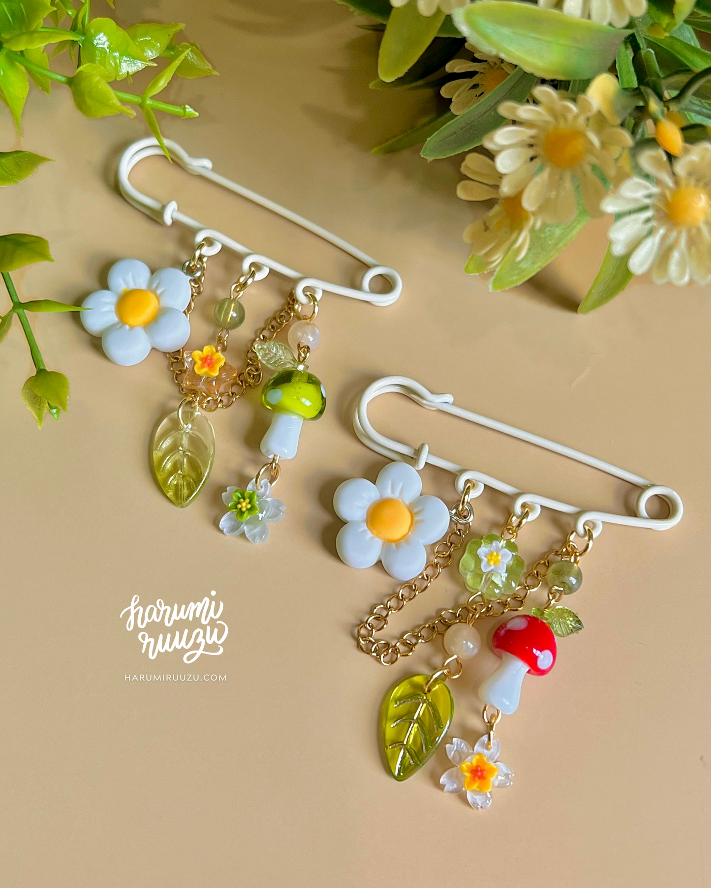 Daisy Mushroom Cottagecore-Inspired Beaded Charm Pin